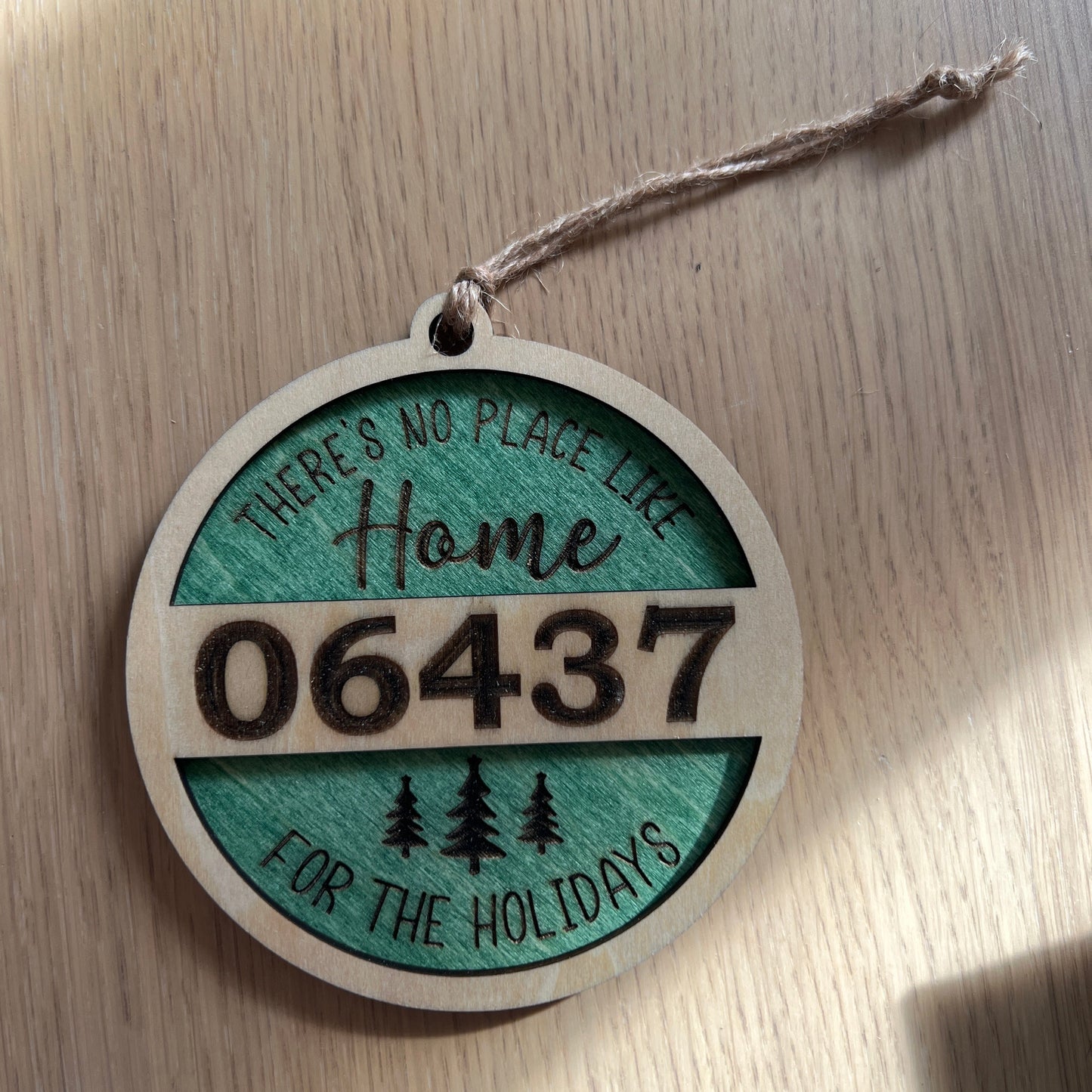 Round wooden ornament with text and numbers on a wooden surface