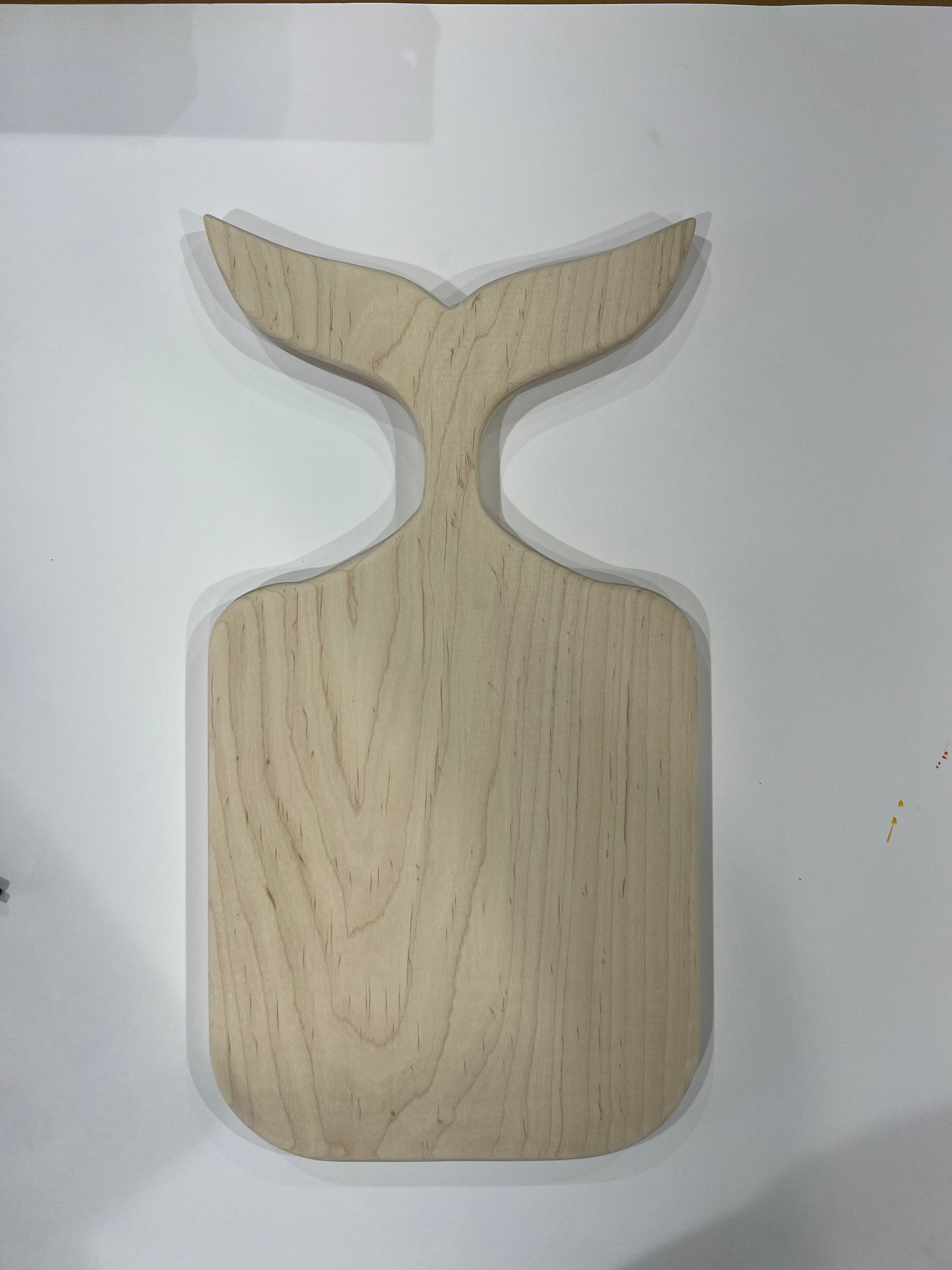 A digital outline of a cutting board with a whale tail handle appears on a grid background. The gray banner reads DIGITAL FILE. From Wet Nose Woodworks: Whale Charcuterie Cutting Board Handle SVG for CNC (Onefinity, xCarve, Shapeoko, Easel).